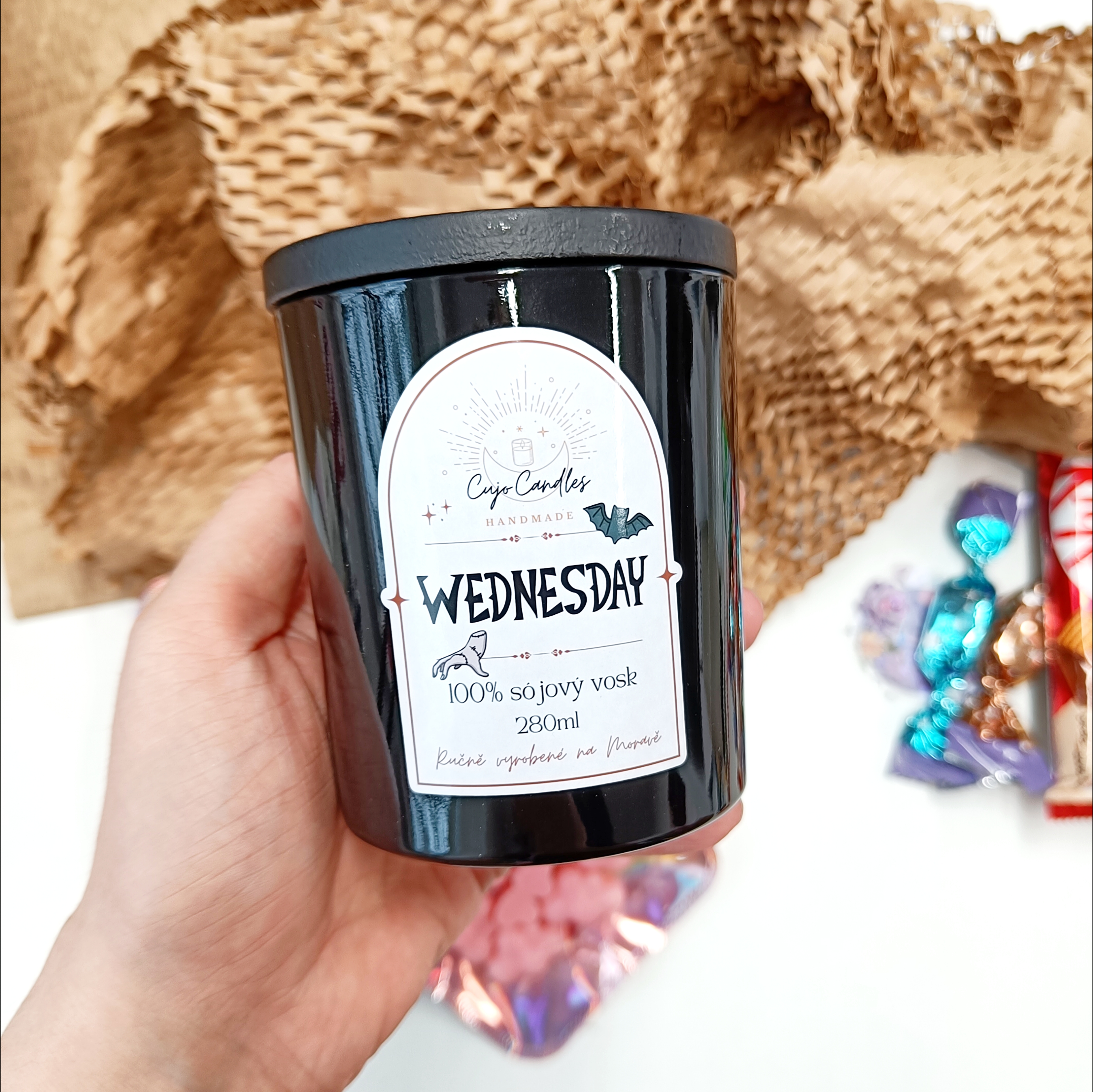 Etiketa na svíčce od Cujo Candles