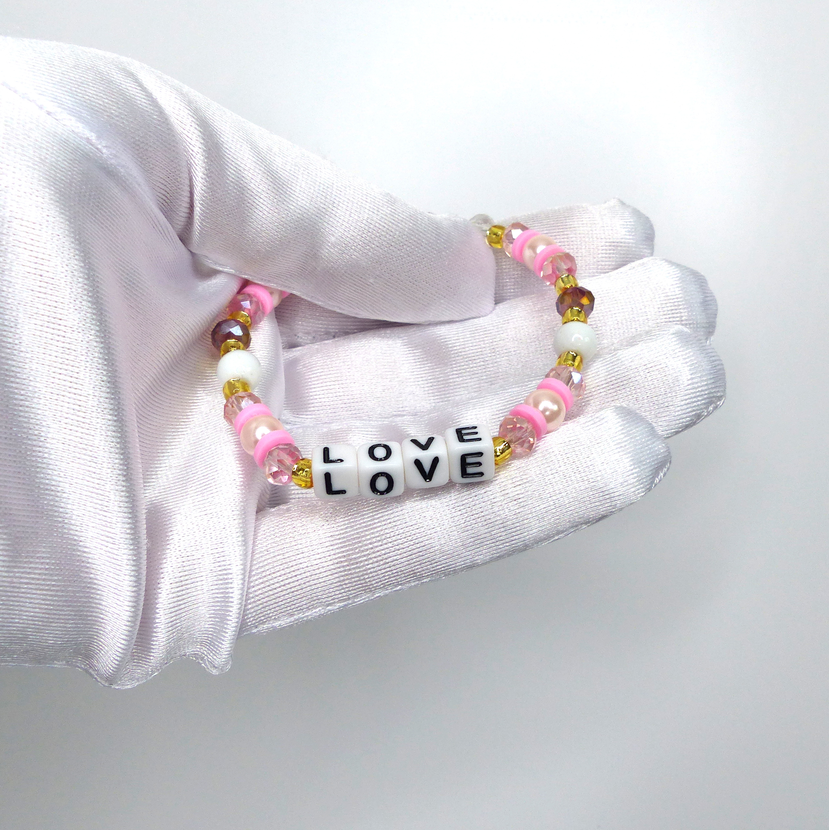 Náramek "LOVE" = láska (2)