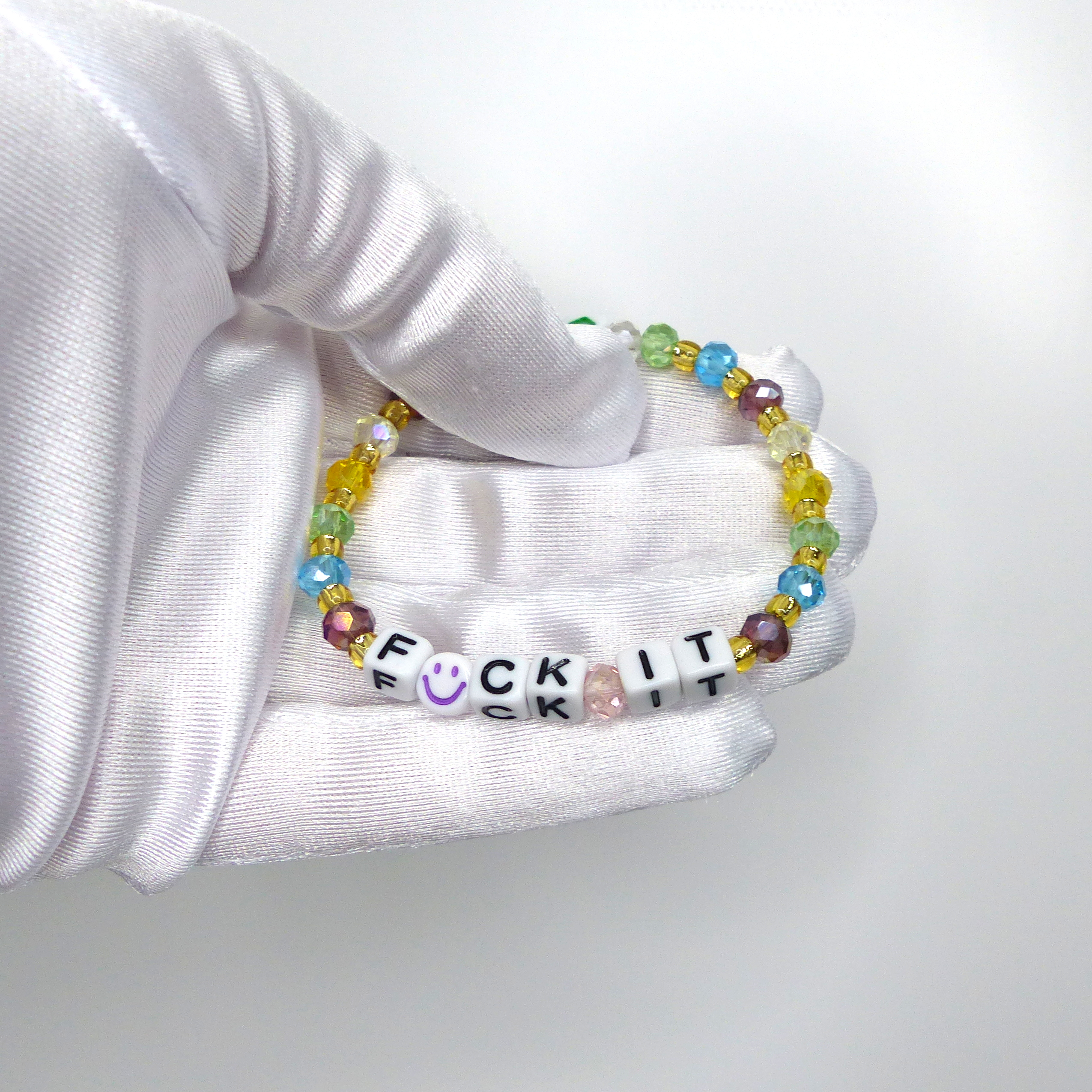 Náramek "F*CK IT" = s*ru na to