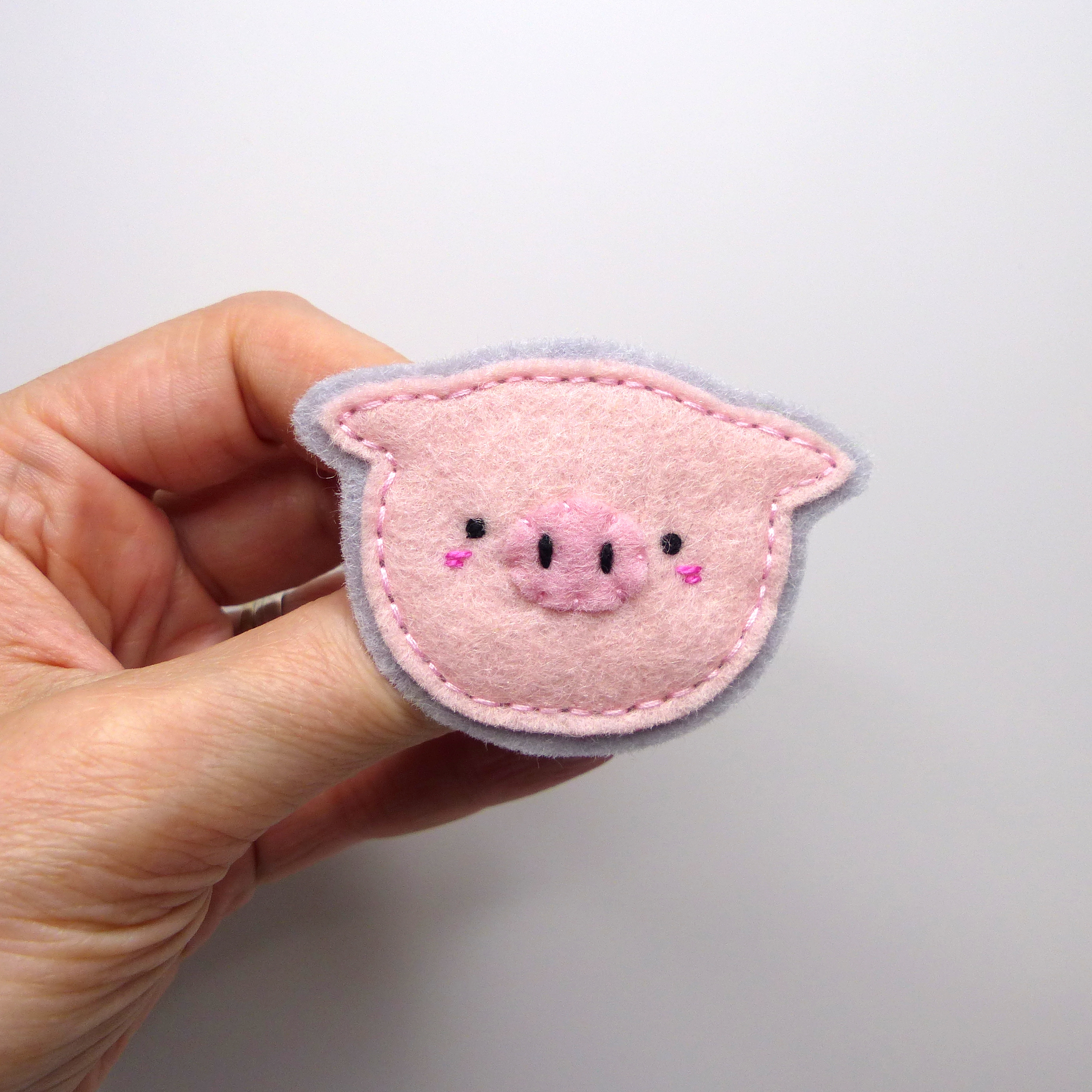 Ručně šitá brož - prasátko