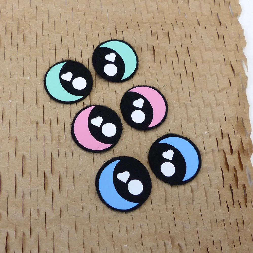 OČIČKA barevná - 25mm, typ č.2 (srdíčka)