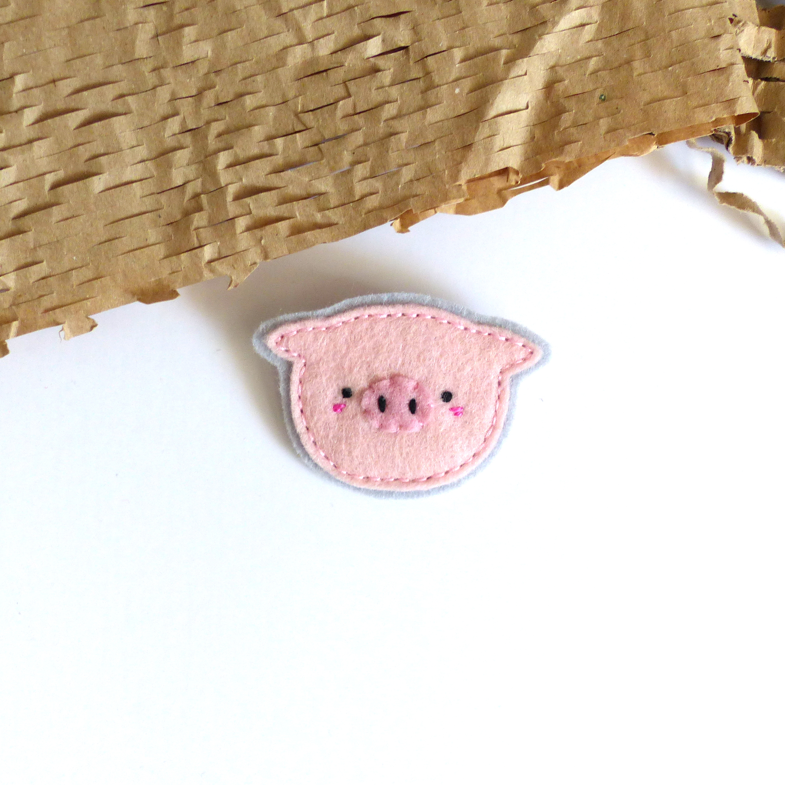 Ručně šitá brož - prasátko