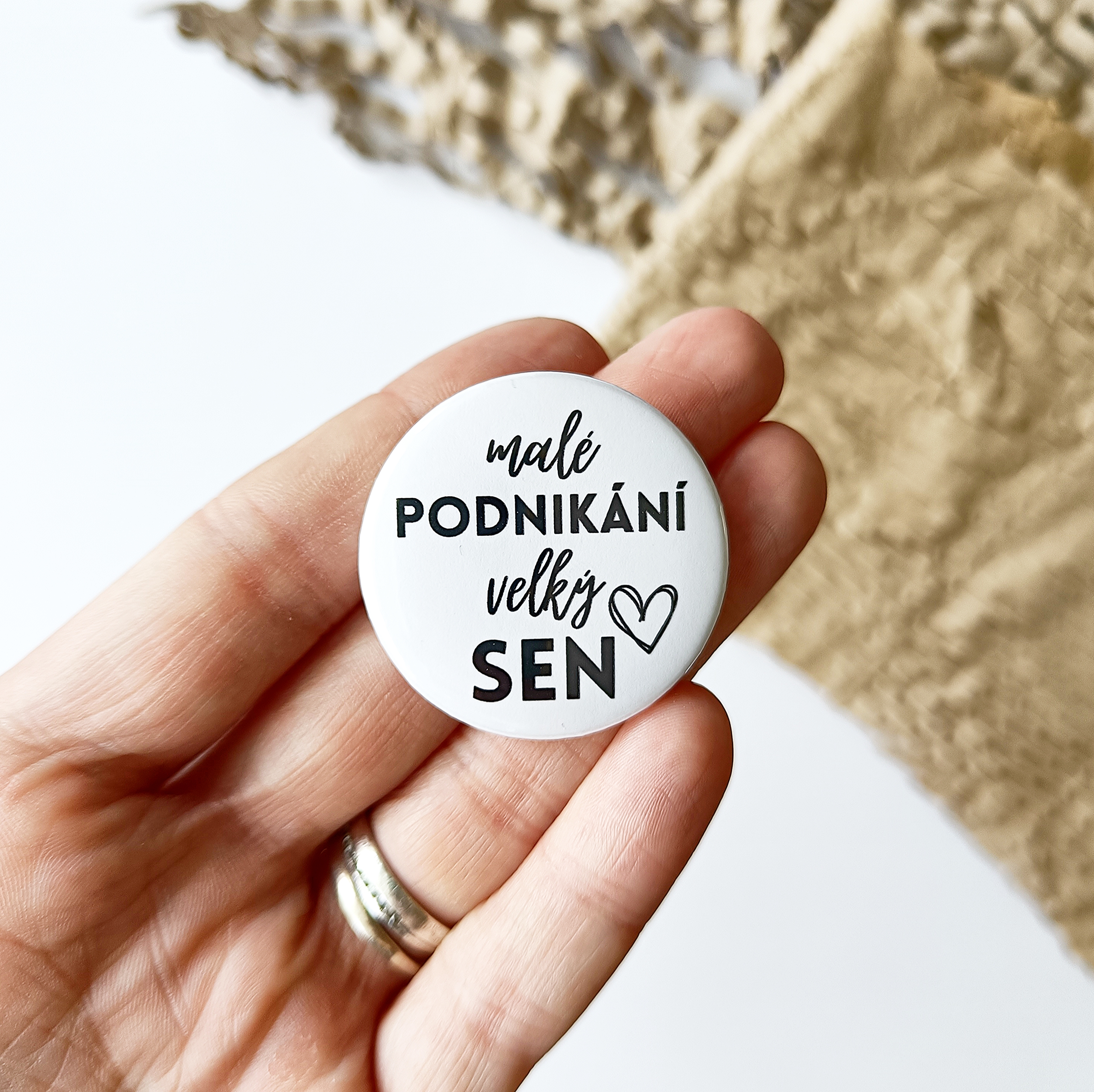 Placka - špendlík/magnet, 37mm - malé podnikání, velký sen