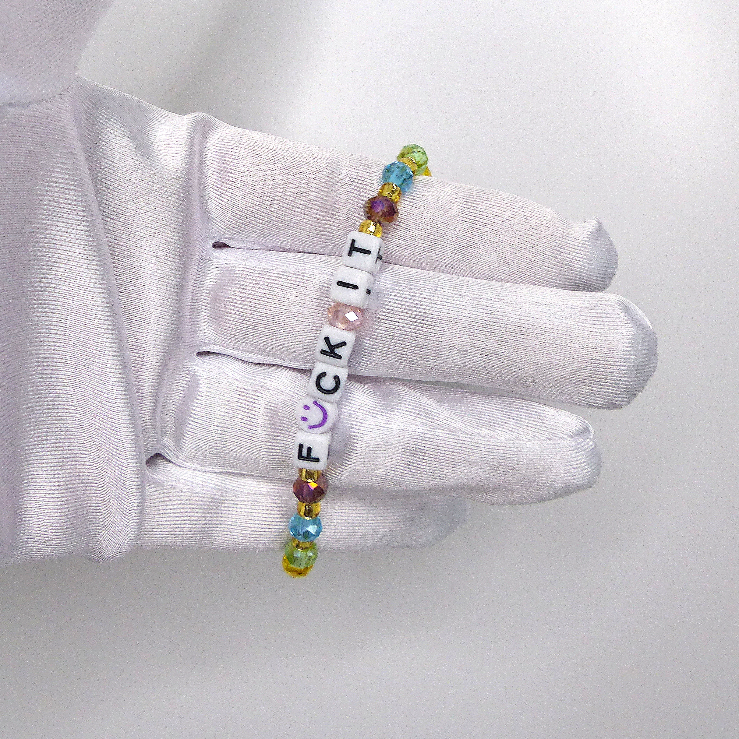 Náramek "F*CK IT" = s*ru na to