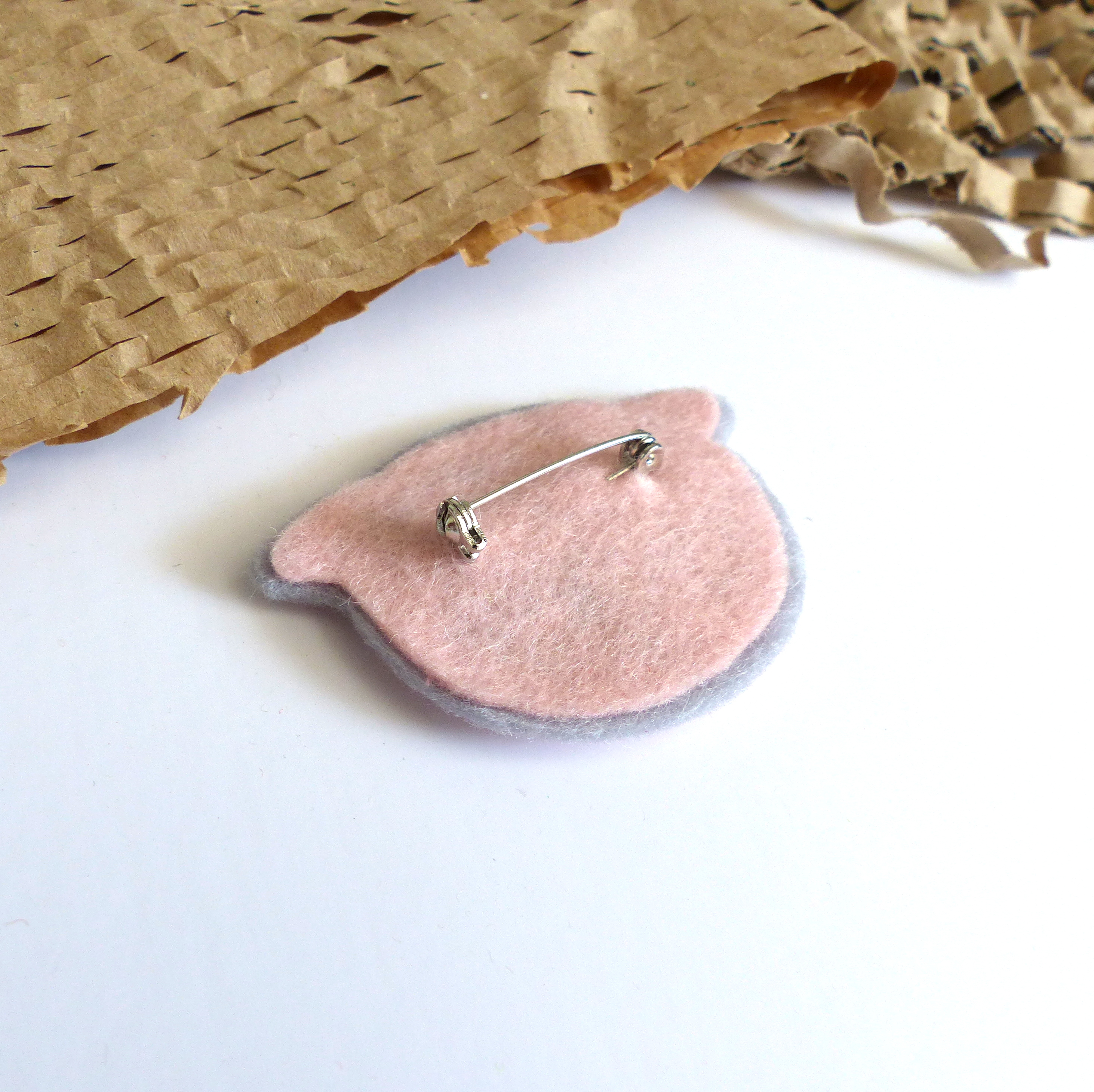 Ručně šitá brož - prasátko