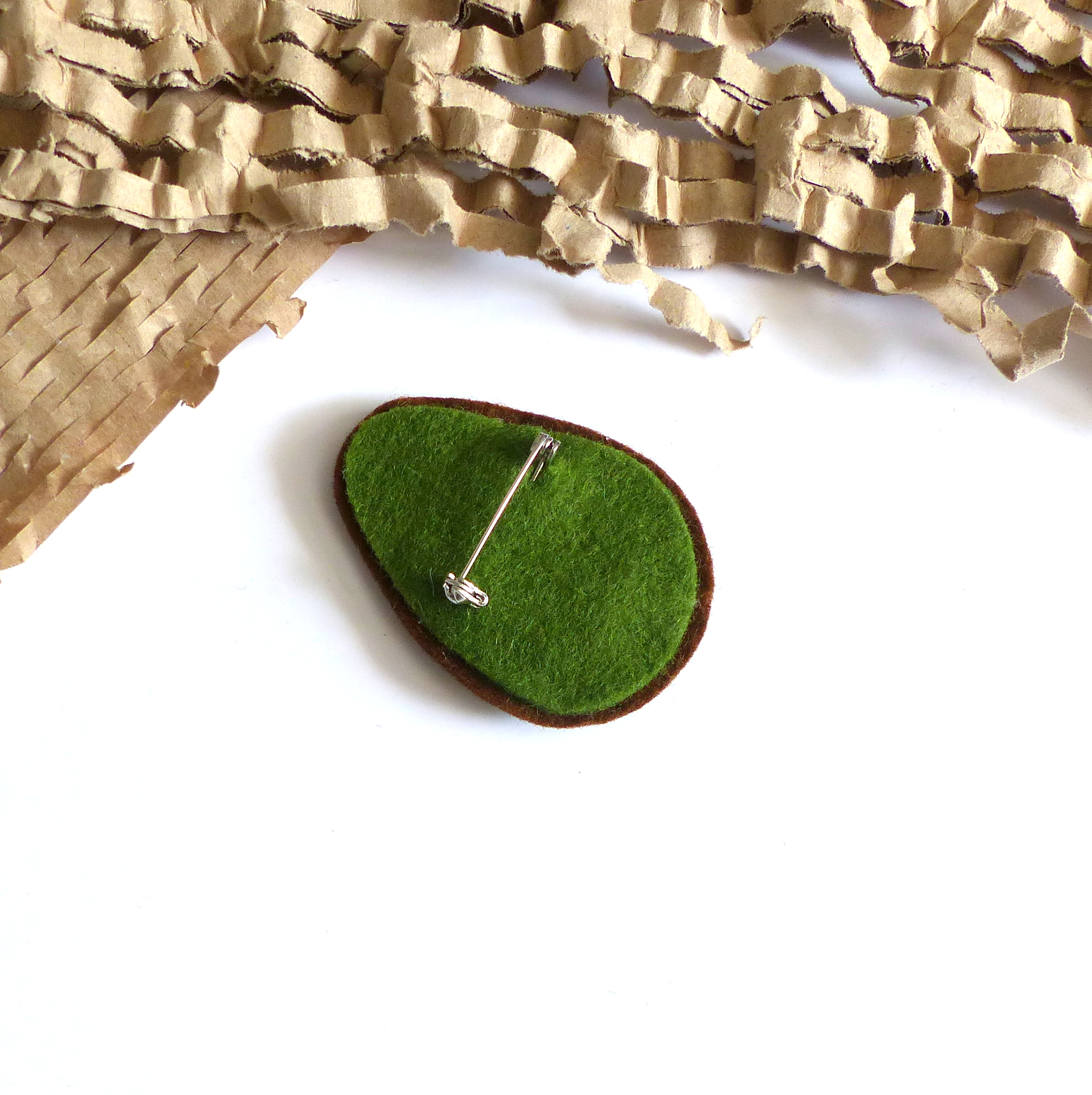 Ručně šitá brož - avokádo