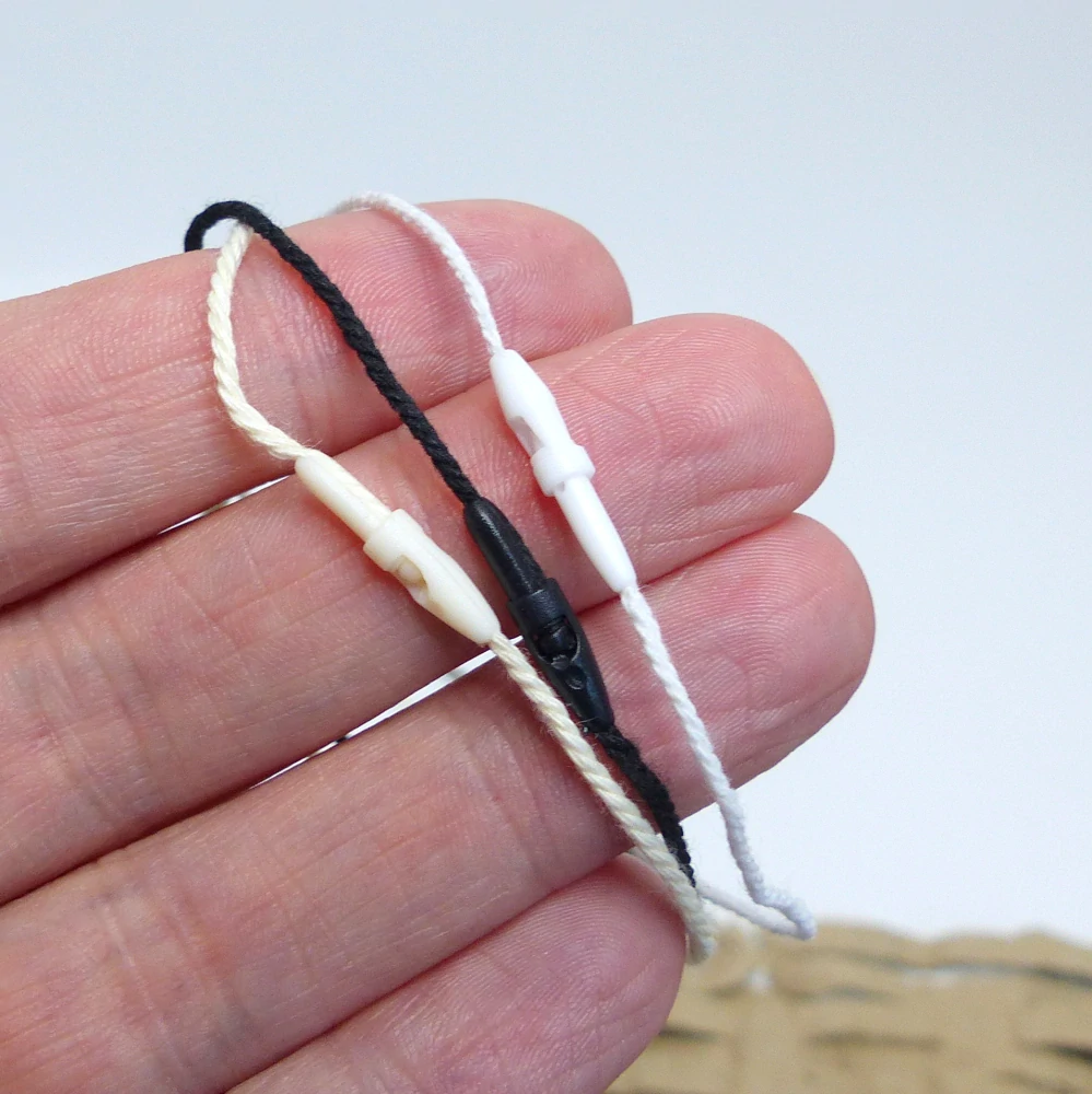 Visačková šňůrka/provázek 8cm s plastovou pojistkou - svazek 100ks