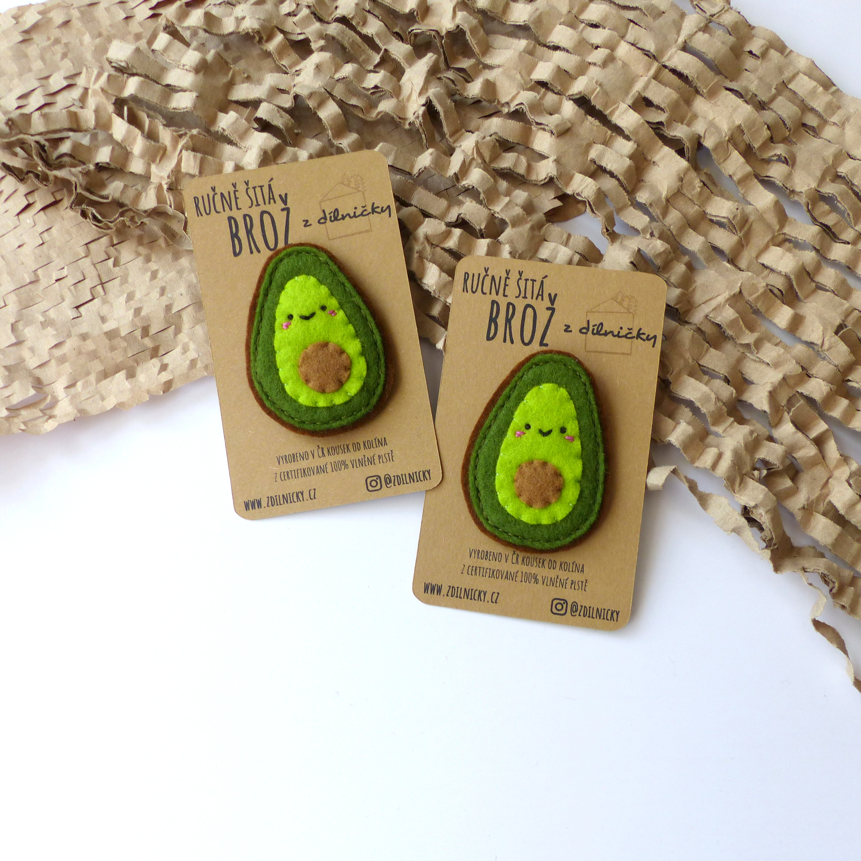Ručně šitá brož - avokádo
