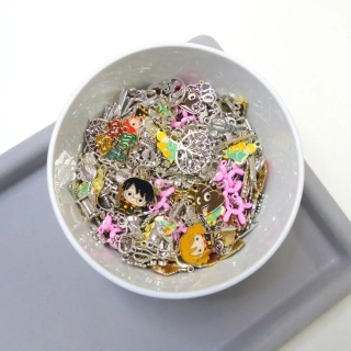 Náhodný mix kovových přívěsků - 10ks