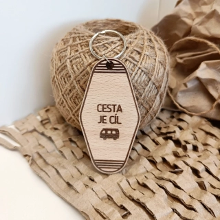 Dřevěný přívěsek - "cesta je cíl"